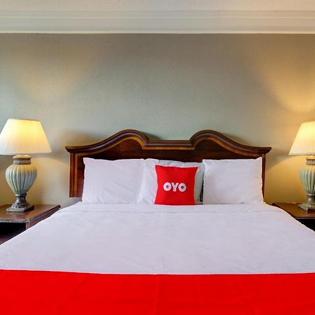 Oyo Hotel Douglas Ga Us-441 Екстер'єр фото