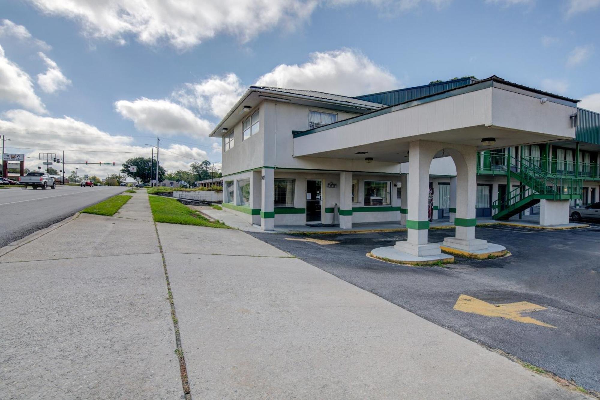 Oyo Hotel Douglas Ga Us-441 Екстер'єр фото