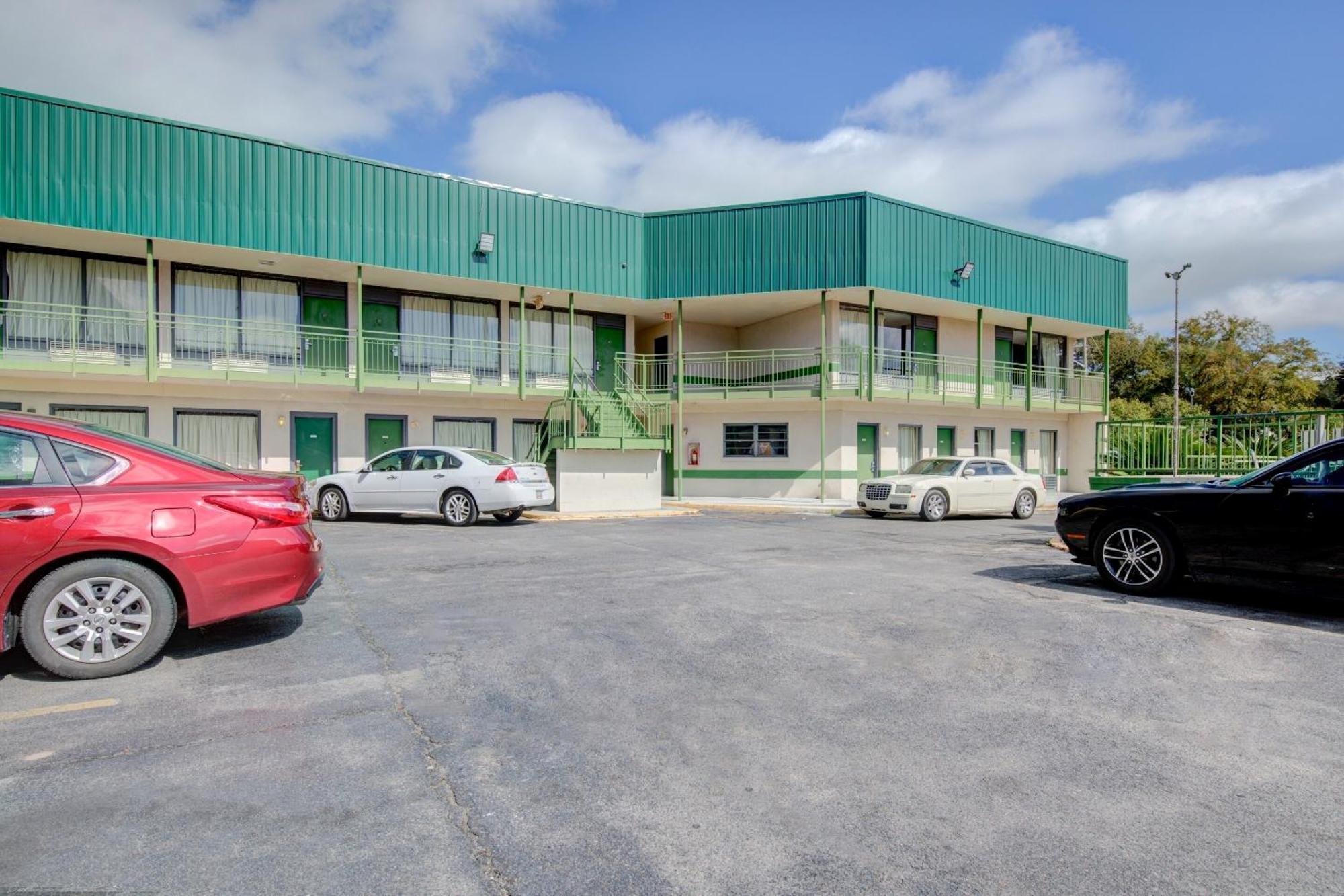 Oyo Hotel Douglas Ga Us-441 Екстер'єр фото