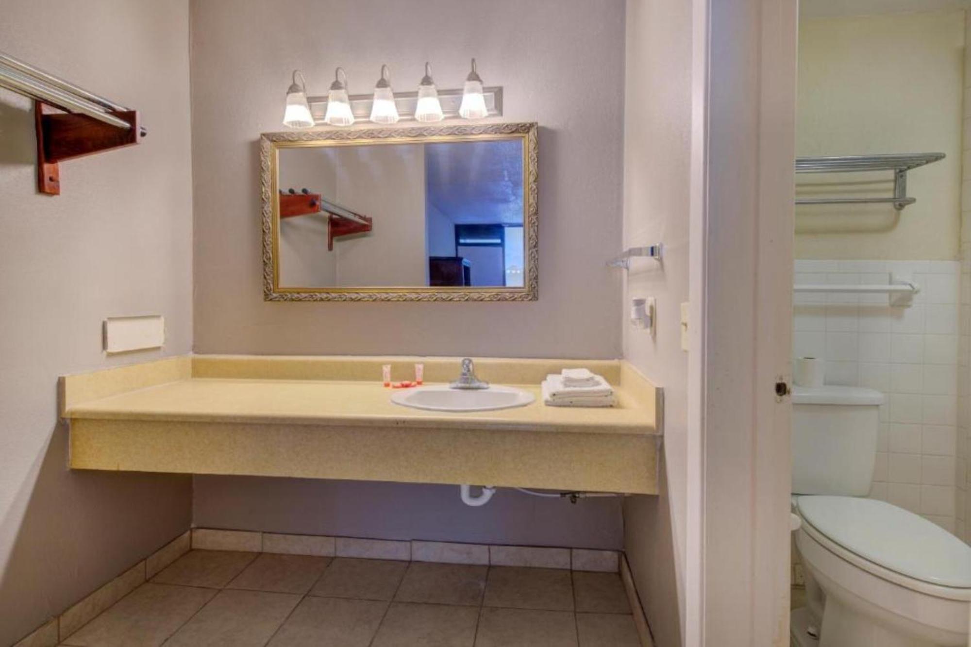Oyo Hotel Douglas Ga Us-441 Екстер'єр фото