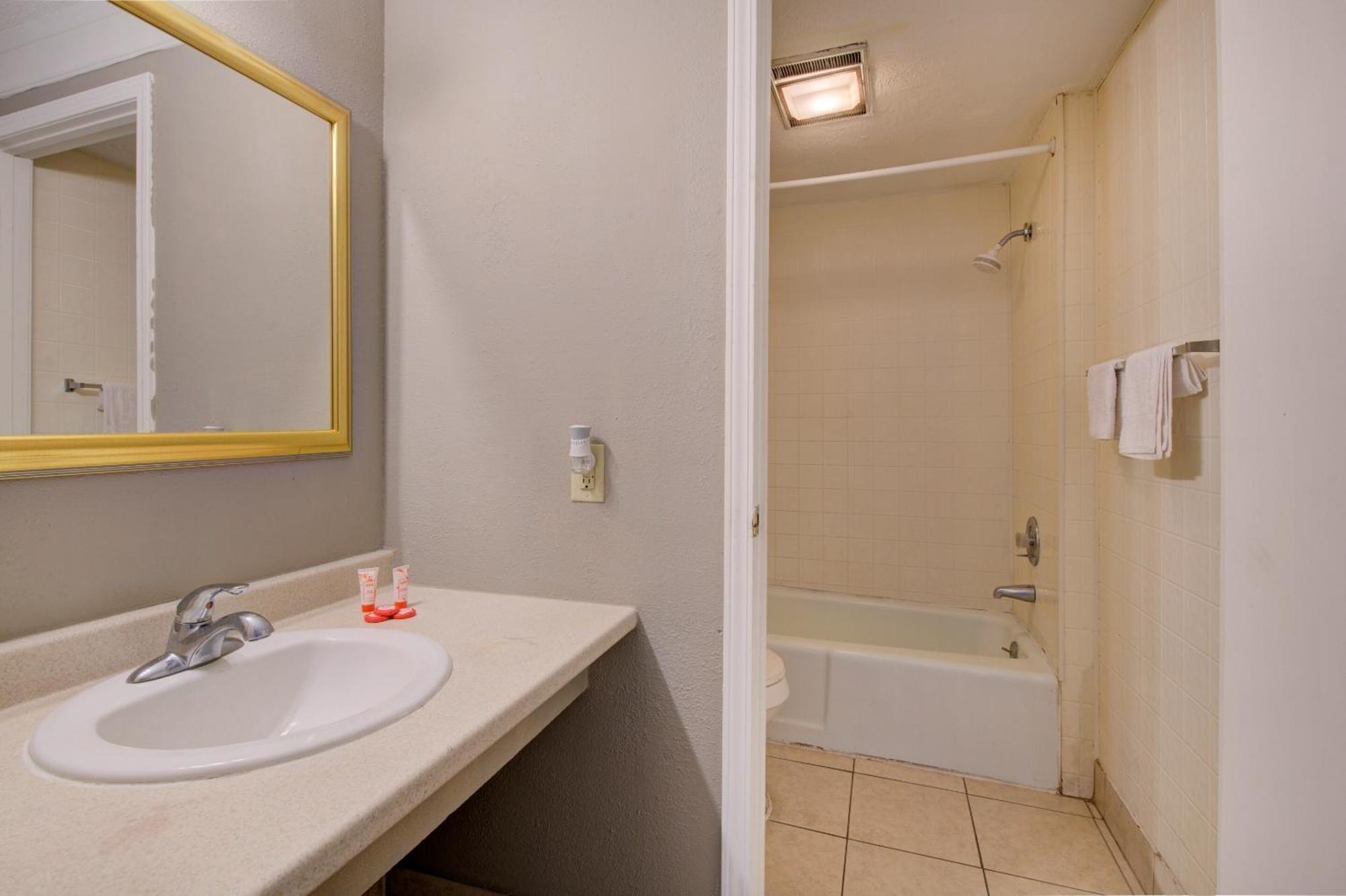 Oyo Hotel Douglas Ga Us-441 Екстер'єр фото