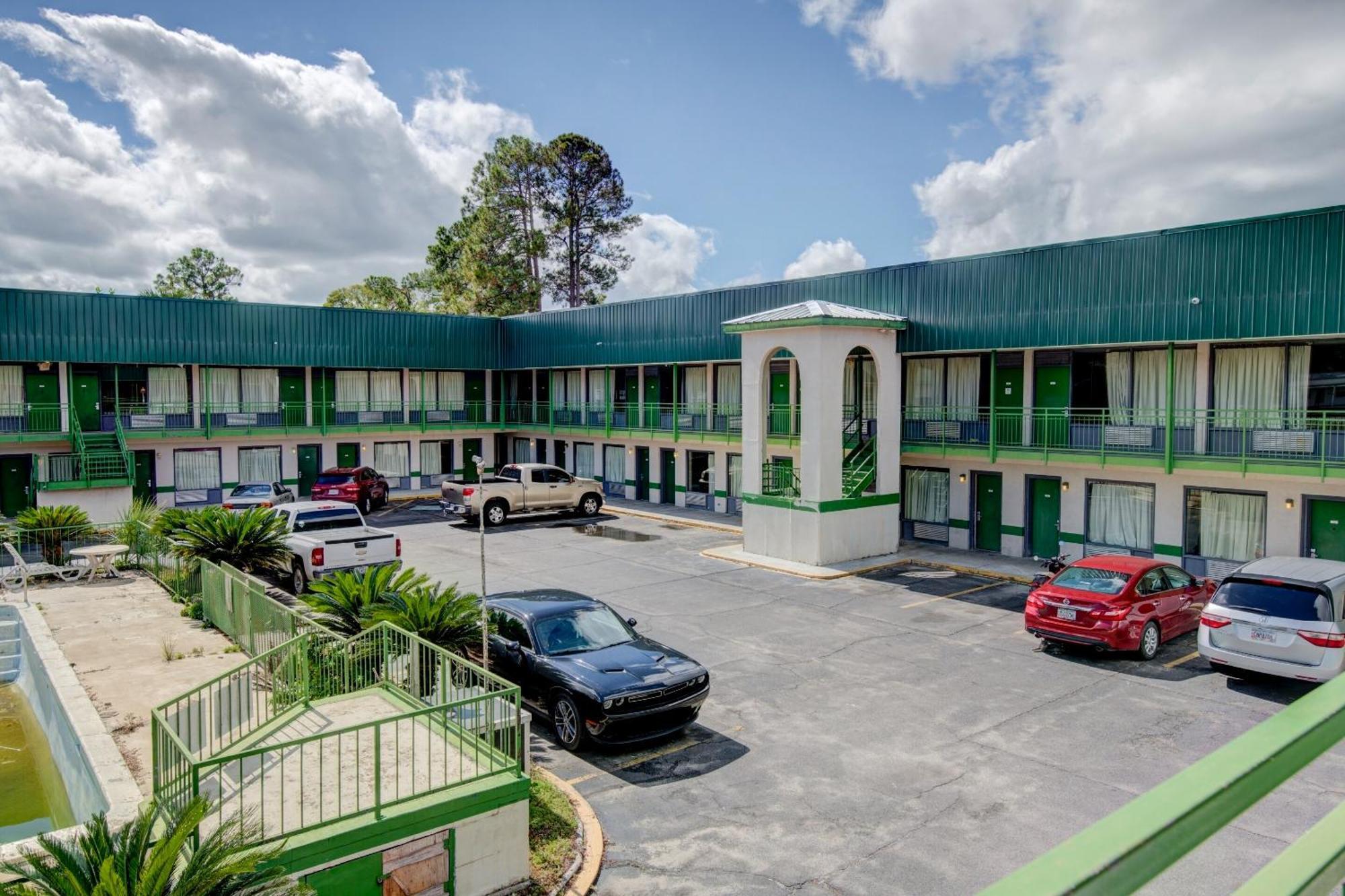 Oyo Hotel Douglas Ga Us-441 Екстер'єр фото
