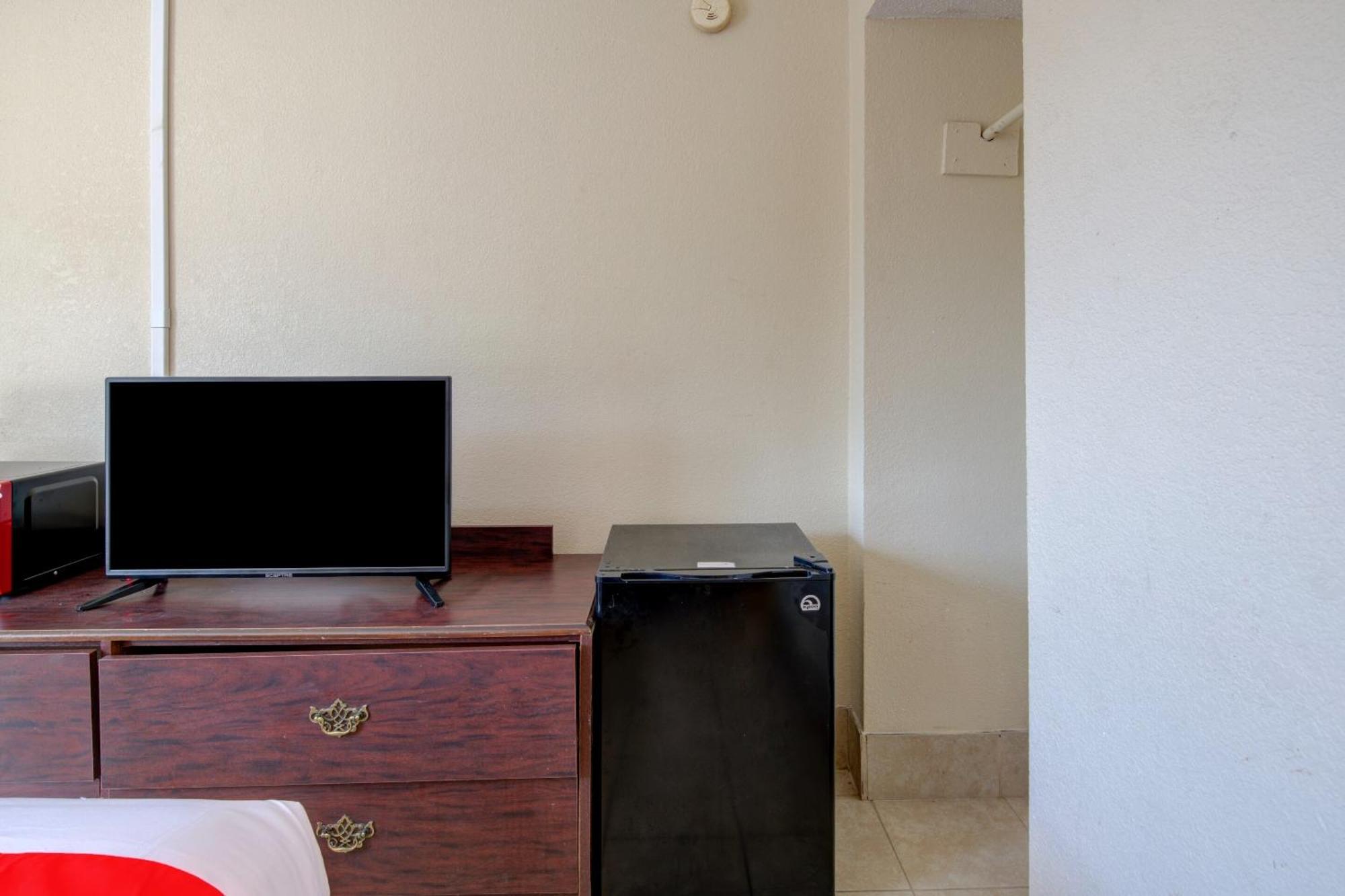 Oyo Hotel Douglas Ga Us-441 Екстер'єр фото